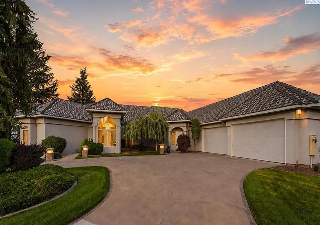 2nd image of 1361 Gage Blvd, Richland, WA 99352 | MLS# 295500