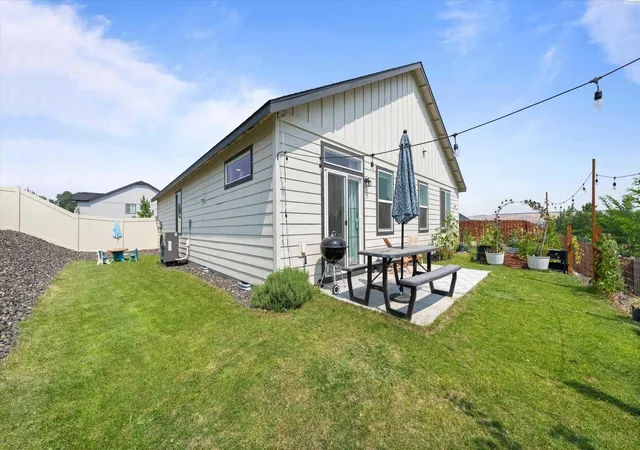 24th image of 831 Annajean Ave, Benton City, WA 99320 | MLS# 295393