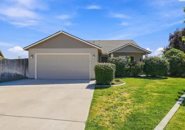 1st image of 5608 Mckinley Ct, Pasco, WA 99301 | MLS# 295462