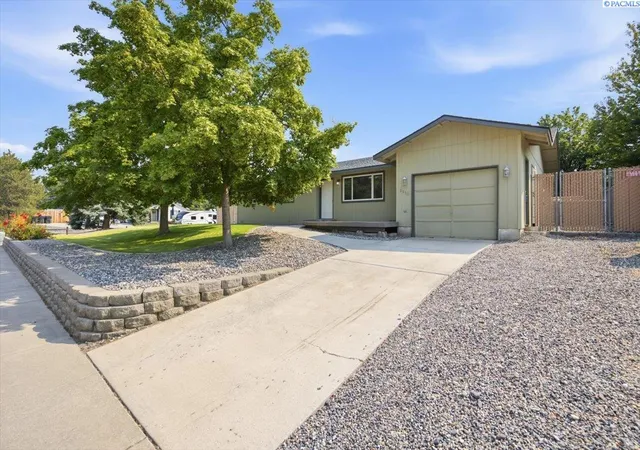 2nd image of 5310 Blue Heron Blvd, West Richland, WA 99353 | MLS# 295449
