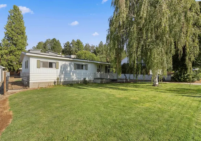 1st image of 924 Market St, Prosser, WA 99350 | MLS# 295437