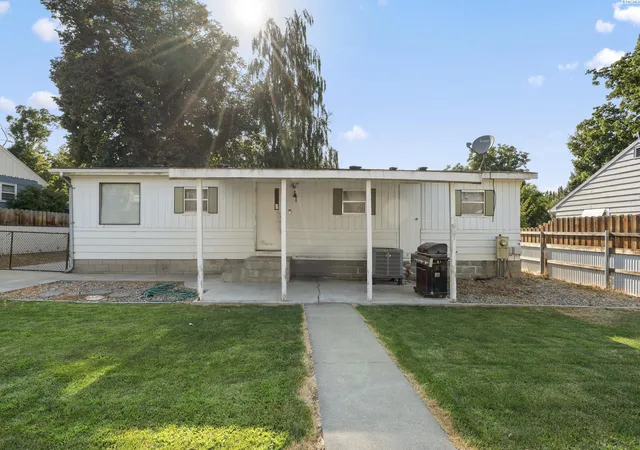 25th image of 924 Market St, Prosser, WA 99350 | MLS# 295437