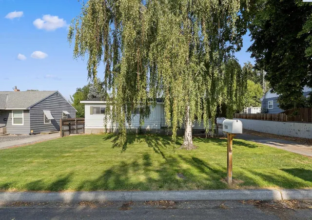 2nd image of 924 Market St, Prosser, WA 99350 | MLS# 295437