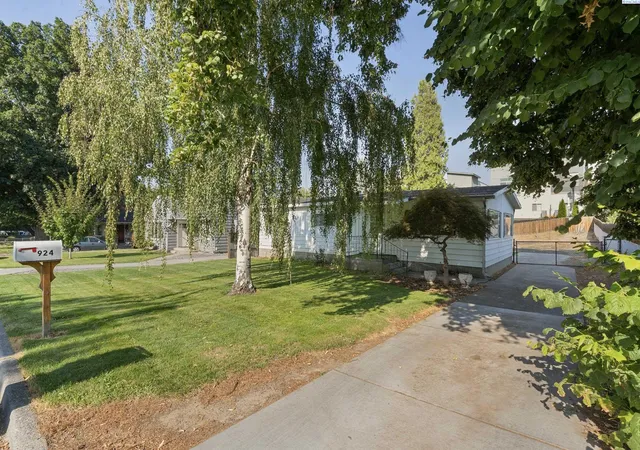 3rd image of 924 Market St, Prosser, WA 99350 | MLS# 295437