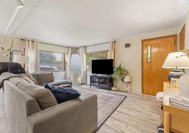 5th image of 924 Market St, Prosser, WA 99350 | MLS# 295437