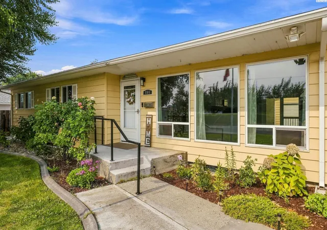 1st image of 801 Birch Ave, Richland, WA 99352 | MLS# 295389