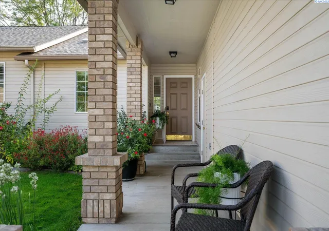 3rd image of 105 Innisbrook Ln, Pasco, WA 99301 | MLS# 295657
