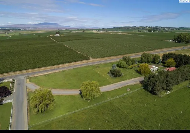 1st image of 21 Honeysuckle Rd, Pasco, WA 99301 | MLS# 295460