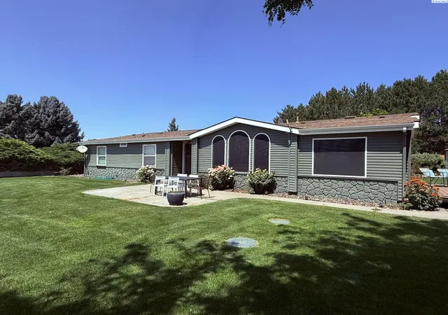 4th image of 21 Honeysuckle Rd, Pasco, WA 99301 | MLS# 295460
