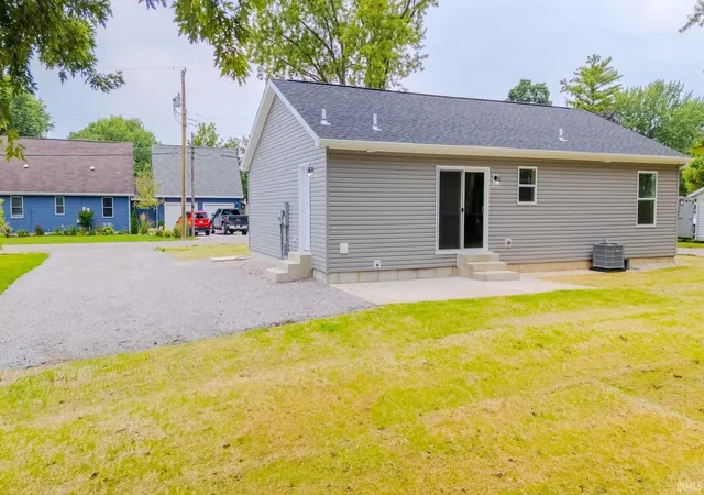 Photo 3 of Manufactured home for sale at 1575 Hawthorne St, Wabash, IN 46992 | MLS# 202632176 | Listing updated on 2026-09-08