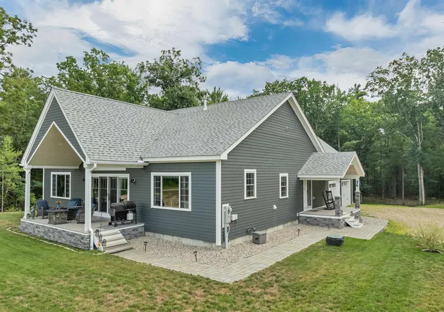 Photo 1 of Single family home for sale at 4 Remington Ct, Tuftonboro, NH 03816 | MLS# 5104040 | Listing updated on 2026-08-21