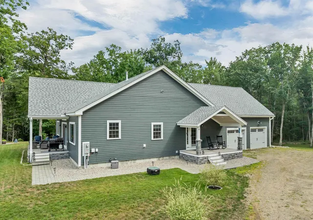 Photo 2 of Single family home for sale at 4 Remington Ct, Tuftonboro, NH 03816 | MLS# 5104040 | Listing updated on 2026-08-21