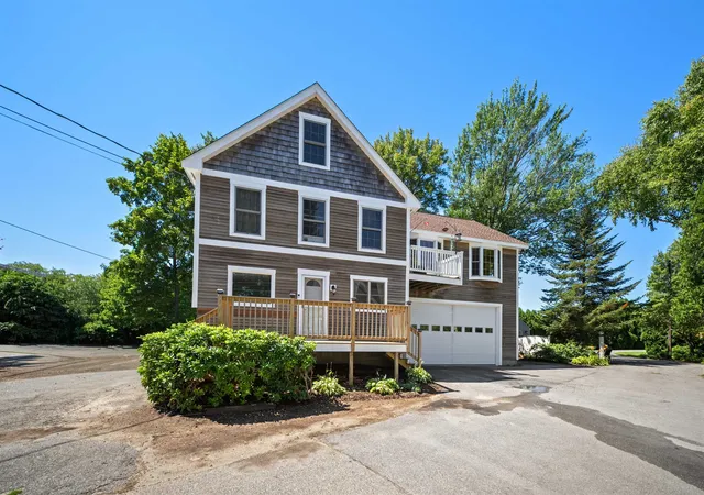 1st image of 24 Wentworth Ter, Dover, NH 03820 | MLS# 5104151