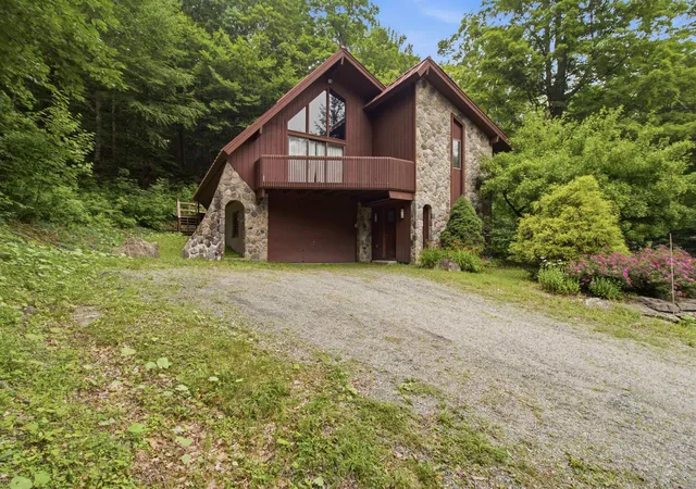 Photo 1 of Single family home for sale at 11 Round Tree Rd, Winhall, VT 05340 | MLS# 5107395 | Listing updated on 2026-08-30