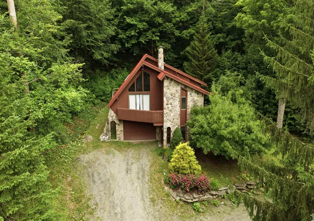 Photo 3 of Single family home for sale at 11 Round Tree Rd, Winhall, VT 05340 | MLS# 5107395 | Listing updated on 2026-08-30