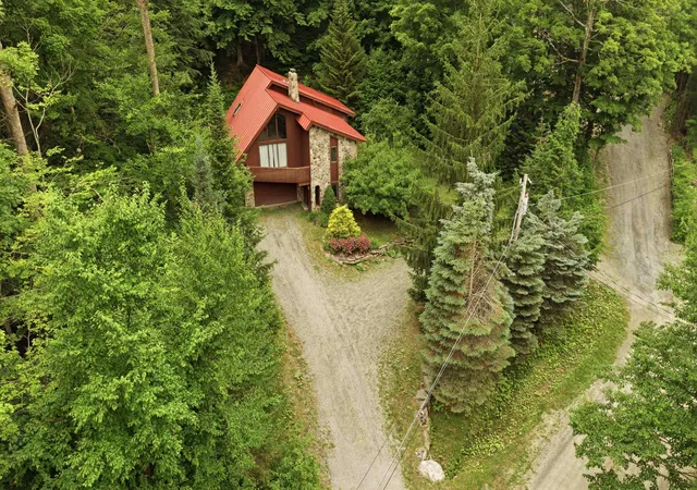 Photo 3 of Single family home for sale at 11 Round Tree Rd, Winhall, VT 05340 | MLS# 5107395 | Listing updated on 2026-08-30