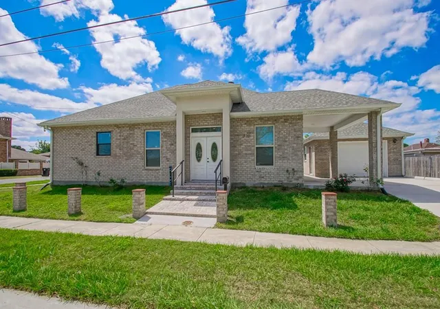 Photo 1 of Single family home for sale at 1701 Roosevelt Blvd, Kenner, LA 70062 | MLS# 2496764 | Listing updated on 2026-08-22
