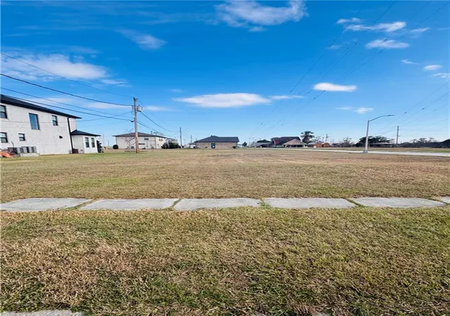 2nd image of 605 Daryl Dr, Chalmette, LA 70043 | MLS# 2495853