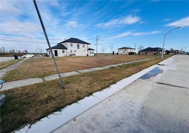 3rd image of 605 Daryl Dr, Chalmette, LA 70043 | MLS# 2495853