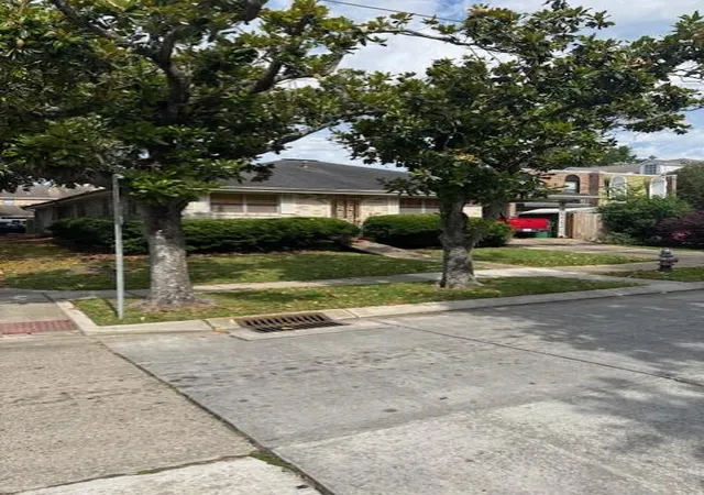 Photo 1 of House for sale at 305 Lilac St, Metairie, LA 70005 | MLS# 2504034 | Listing updated on 2026-08-20