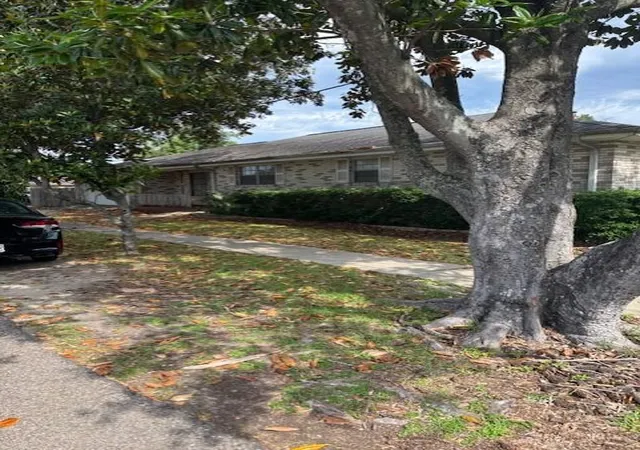 Photo 3 of House for sale at 305 Lilac St, Metairie, LA 70005 | MLS# 2504034 | Listing updated on 2026-08-20