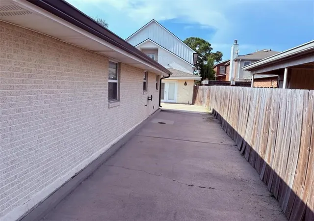 Photo 2 of Single family home for sale at 401 Stafford Pl, New Orleans, LA 70124 | MLS# 2515685 | Listing updated on 2026-08-07