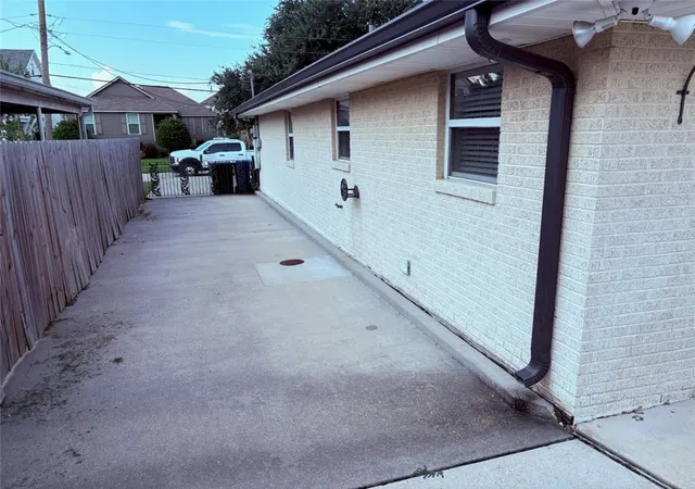 Photo 3 of Single family home for sale at 401 Stafford Pl, New Orleans, LA 70124 | MLS# 2515685 | Listing updated on 2026-08-07