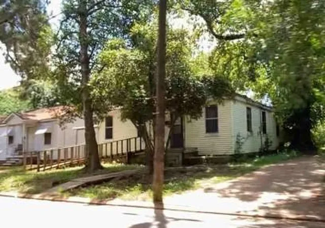 Photo 1 of Single family home for sale at 200 Mary Ln, Alexandria, LA 71301 | MLS# 2517769 | Listing updated on 2026-08-17