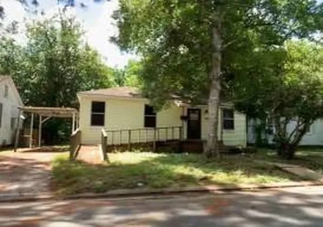 Photo 2 of Single family home for sale at 200 Mary Ln, Alexandria, LA 71301 | MLS# 2517769 | Listing updated on 2026-08-17