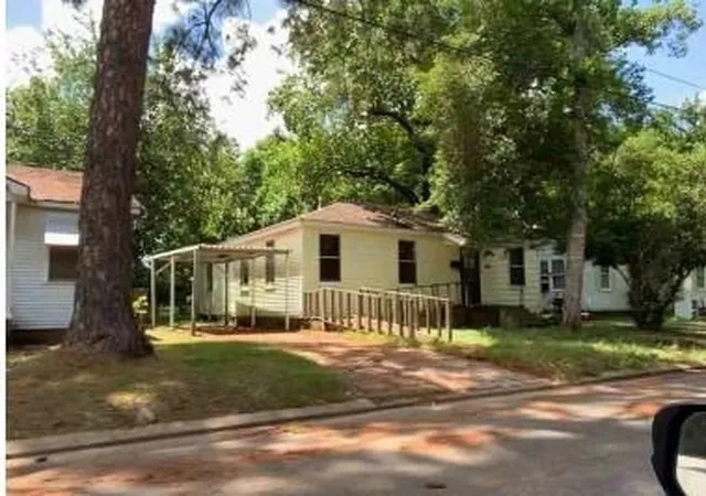 Photo 3 of Single family home for sale at 200 Mary Ln, Alexandria, LA 71301 | MLS# 2517769 | Listing updated on 2026-08-17