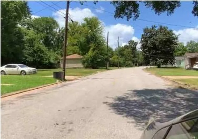 Photo 4 of Single family home for sale at 200 Mary Ln, Alexandria, LA 71301 | MLS# 2517769 | Listing updated on 2026-08-17