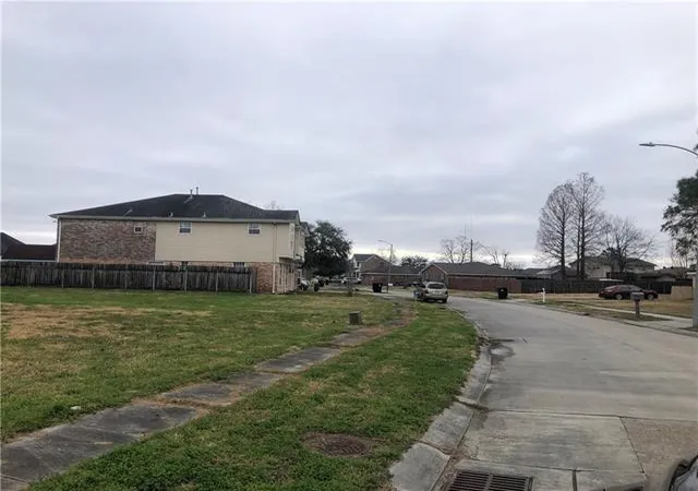 2nd image of 8325 Fairfax Dr, Chalmette, LA 70043 | MLS# 2518764