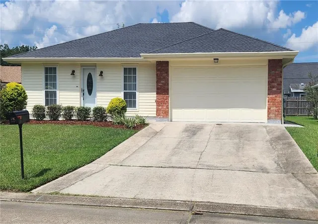 Photo 1 of Single family home for sale at 135 Dunleith Dr, Destrehan, LA 70047 | MLS# 2517276 | Listing updated on 2026-08-26