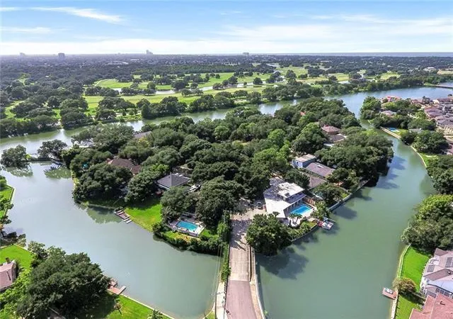 Photo 2 of Mansion for sale at 19 Park Island Dr, New Orleans, LA 70122 | MLS# 2521900 | Listing updated on 2026-08-13