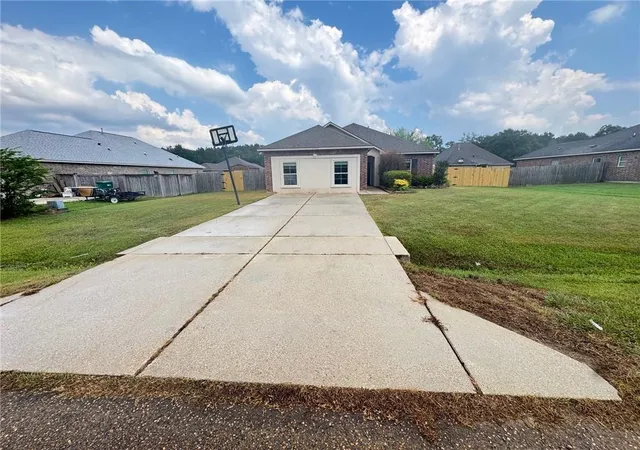 Photo 1 of Single family home for sale at 21326 Beau Chateau Blvd, Ponchatoula, LA 70454 | MLS# 2516659 | Listing updated on 2026-08-12