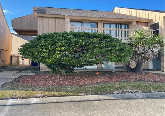 Photo 2 of Sale Pending at 51 Ormond Pl #51, Destrehan, LA 70047 | MLS# 2522778 | Listing updated on 2026-08-21