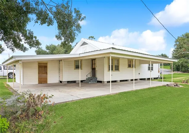 Photo 2 of Single family home for sale at 15733 River Road Road, Hahnville, LA 70057 | MLS# 2522093 | Listing updated on 2026-08-06