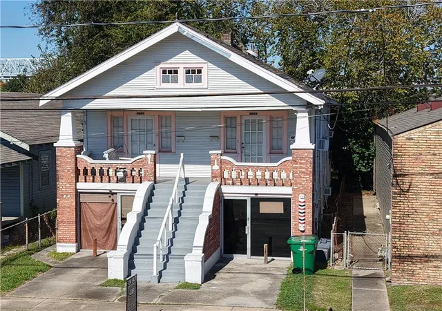 1st image of 733 Anson St, Gretna, LA 70053 | MLS# 2516947