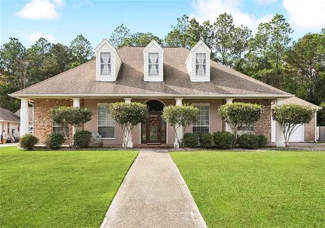 Photo 2 of Sale Pending at 2022 Hampshire Dr, Slidell, LA 70461 | MLS# 2532417 | Listing updated on 2026-08-26