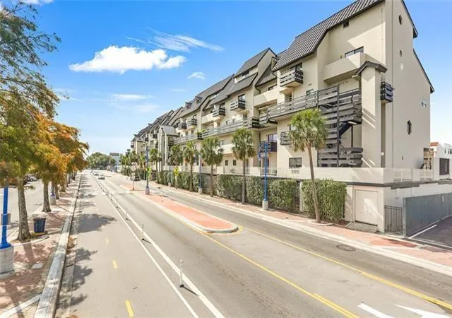 Photo 1 of Condo for sale at 7300 Lakeshore Dr #6, New Orleans, LA 70124 | MLS# 2533240 | Listing updated on 2026-08-08