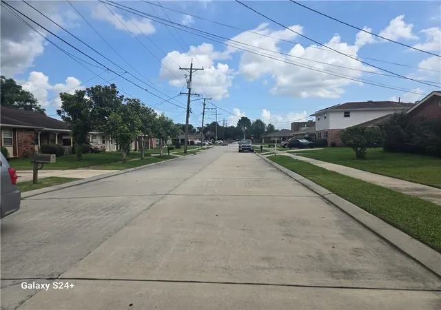 Photo 2 of Sale Pending at 4928 Robin Hood Dr, New Orleans, LA 70128 | MLS# 2539084 | Listing updated on 2026-08-11