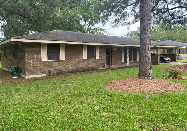 Single family home for sale at 1112 Bayberry Ave, Baton Rouge, LA 70807 | MLS# 2539658