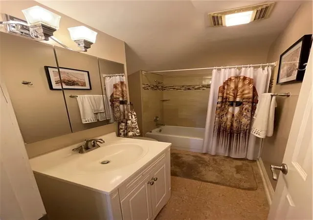 Listing Photo 5 - Condo for sale in building located at 7808 Hickory St, New Orleans, LA 70118 - Unit #7808