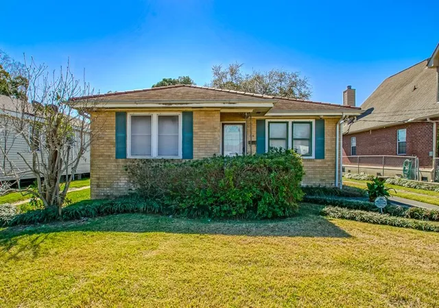 Photo 1 of Single family home for sale at 1112 Kepler St, Gretna, LA 70053 | MLS# 2541297 | Listing updated on 2026-08-20