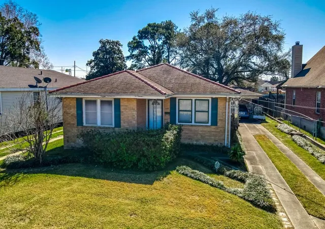 Photo 2 of Single family home for sale at 1112 Kepler St, Gretna, LA 70053 | MLS# 2541297 | Listing updated on 2026-08-20