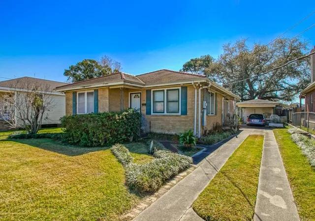Photo 3 of Single family home for sale at 1112 Kepler St, Gretna, LA 70053 | MLS# 2541297 | Listing updated on 2026-08-20