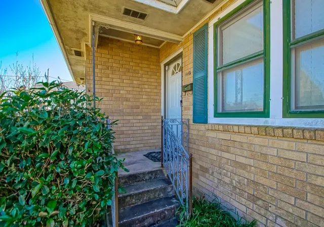 Photo 3 of Single family home for sale at 1112 Kepler St, Gretna, LA 70053 | MLS# 2541297 | Listing updated on 2026-08-20