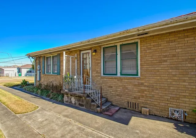 Photo 4 of Single family home for sale at 1112 Kepler St, Gretna, LA 70053 | MLS# 2541297 | Listing updated on 2026-08-20