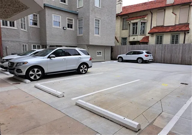 2nd image of 518 Walnut St, New Orleans, LA 70118