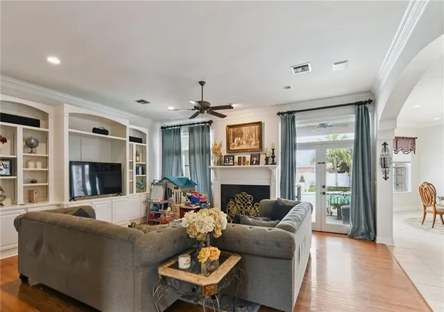 Photo 3 of Sale Pending at 3501 Lake Kristin Dr, Gretna, LA 70056 | MLS# 2541697 | Listing updated on 2026-10-01